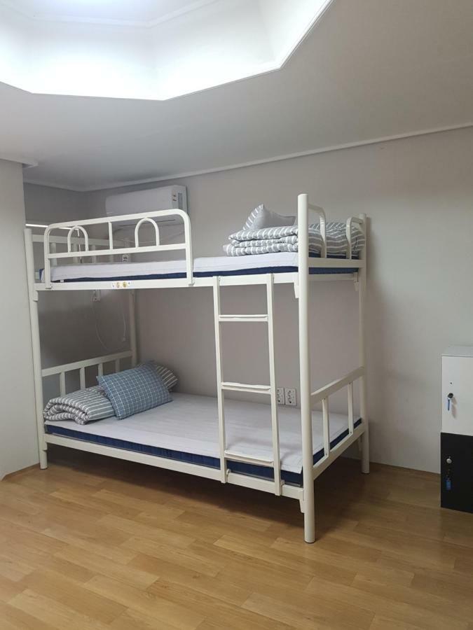 Silk Road Hostel Пусан Екстер'єр фото