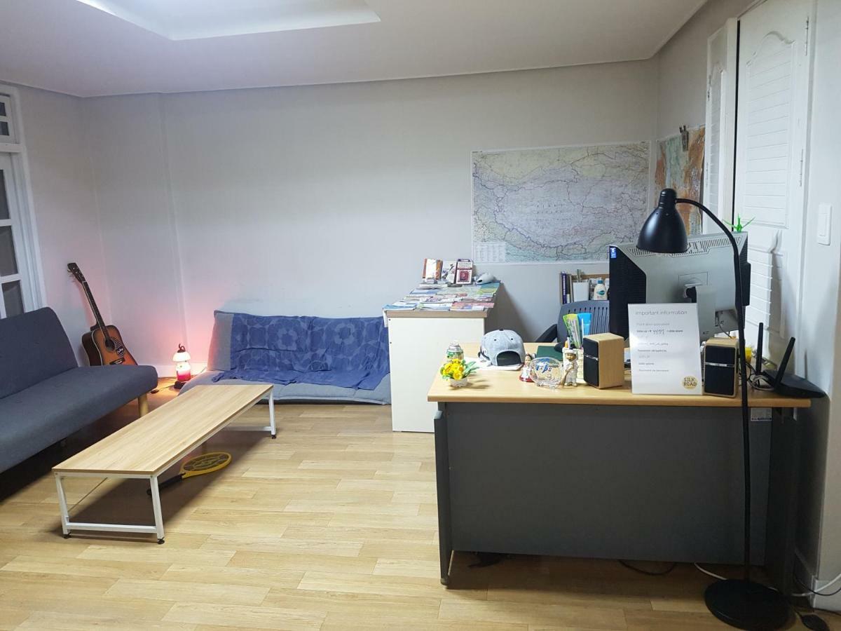 Silk Road Hostel Пусан Екстер'єр фото